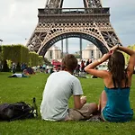Eiffel Tower Champs De Mars Apartment Paris