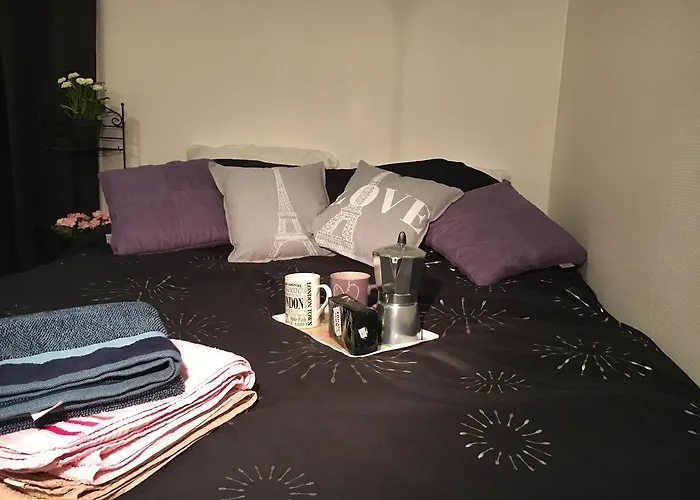 Eiffel Tower Champs De Mars * París