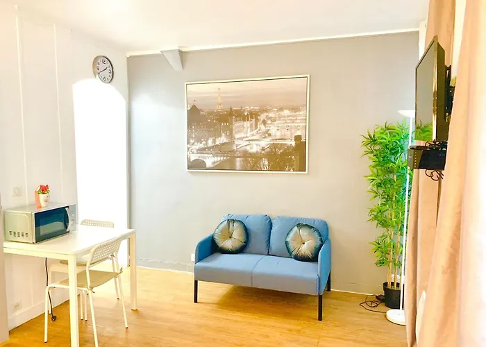 Eiffel Tower Champs De Mars * Париж