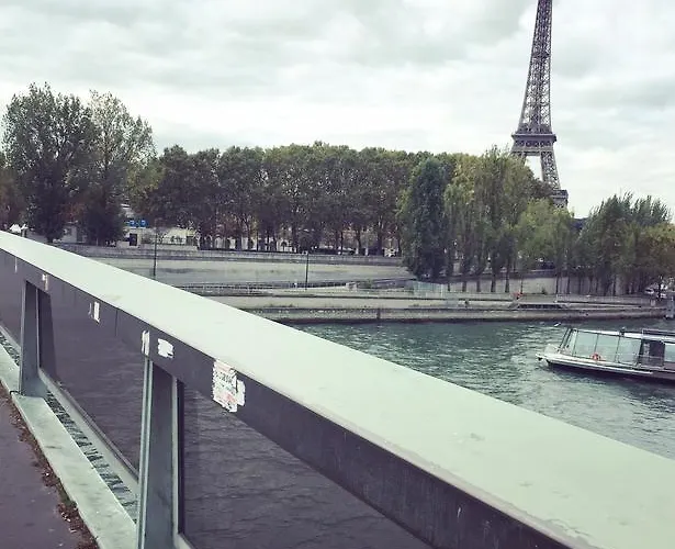 Апартаменты Eiffel Tower Champs De Mars